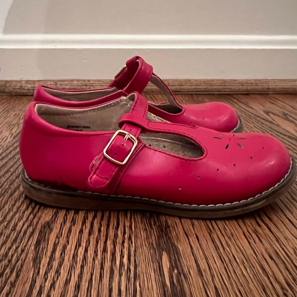 Footmates size 10, red shoes - Picture 2 of 5